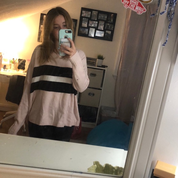 SUPER SOFT really pretty sweater - Picture 2 of 4